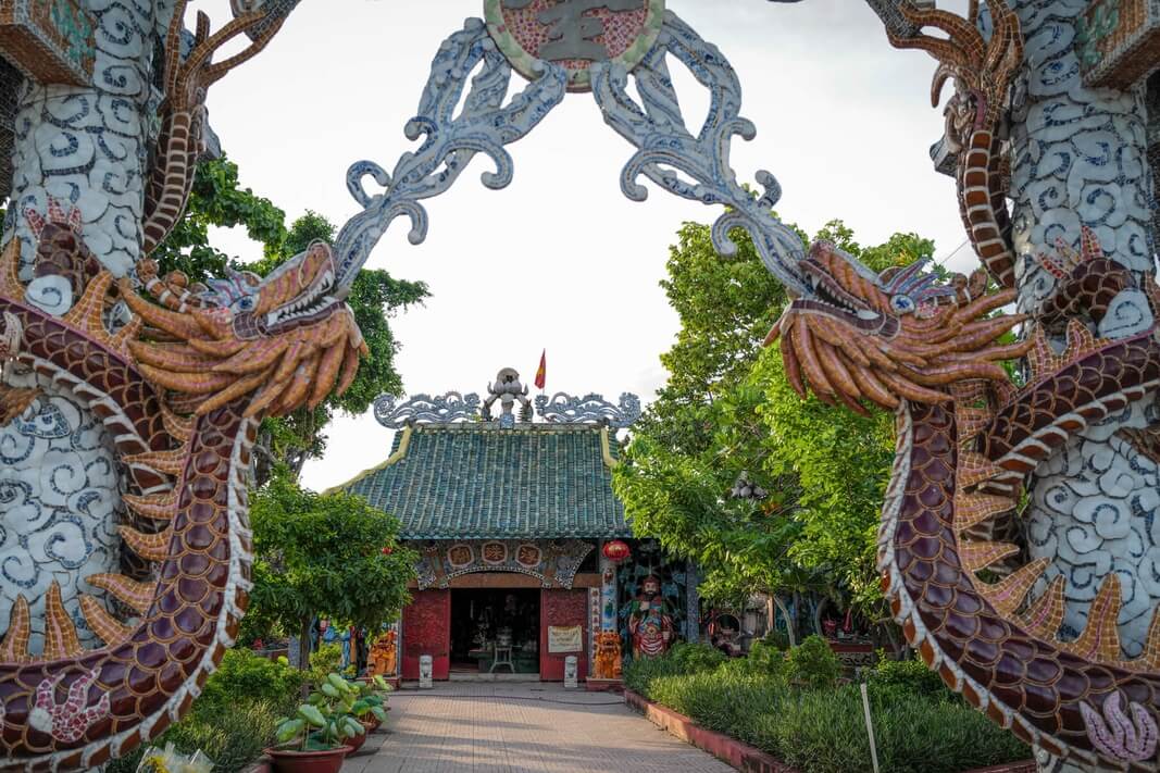 Team-building-binh-my-tham-quan-canh-dong-hoa-va-mieu-noi-16