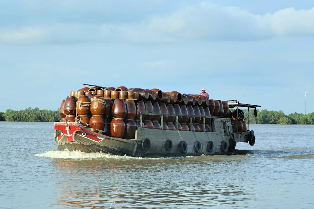 Team-building-binh-my-tham-quan-canh-dong-hoa-va-mieu-noi-20